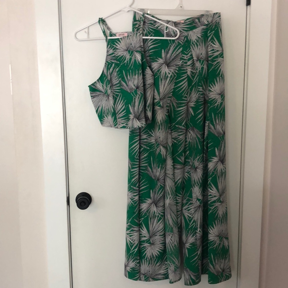 White and green floral set